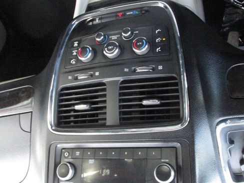 Used 2013 Dodge Grand Caravan SXT FWD image 48