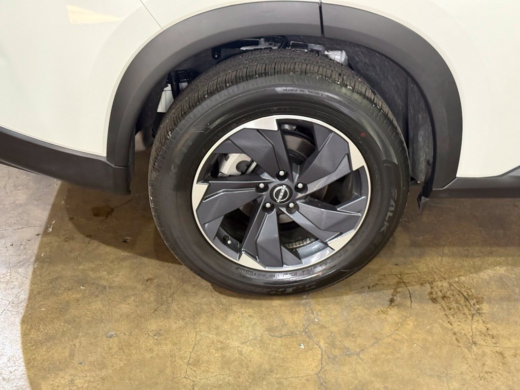 Certified 2026 Nissan Rogue SV w/ SV Premium Package FWD image 6
