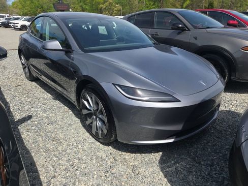 Used 2024 Tesla Model 3 Standard Range image 2