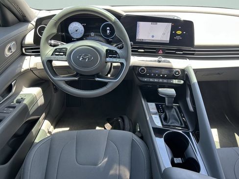 Certified 2023 Hyundai Elantra SEL w/ Convenience Package FWD image 18