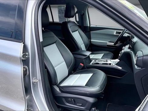 Used 2023 Ford Explorer XLT w/ Equipment Group 202A AWD/4WD image 28