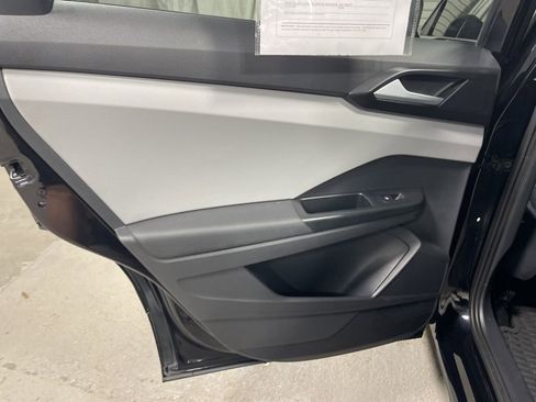 Used 2022 Volkswagen Taos SEL w/ Panoramic Sunroof Package image 16