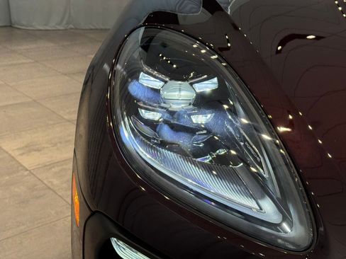 Used 2025 Porsche Macan image 12