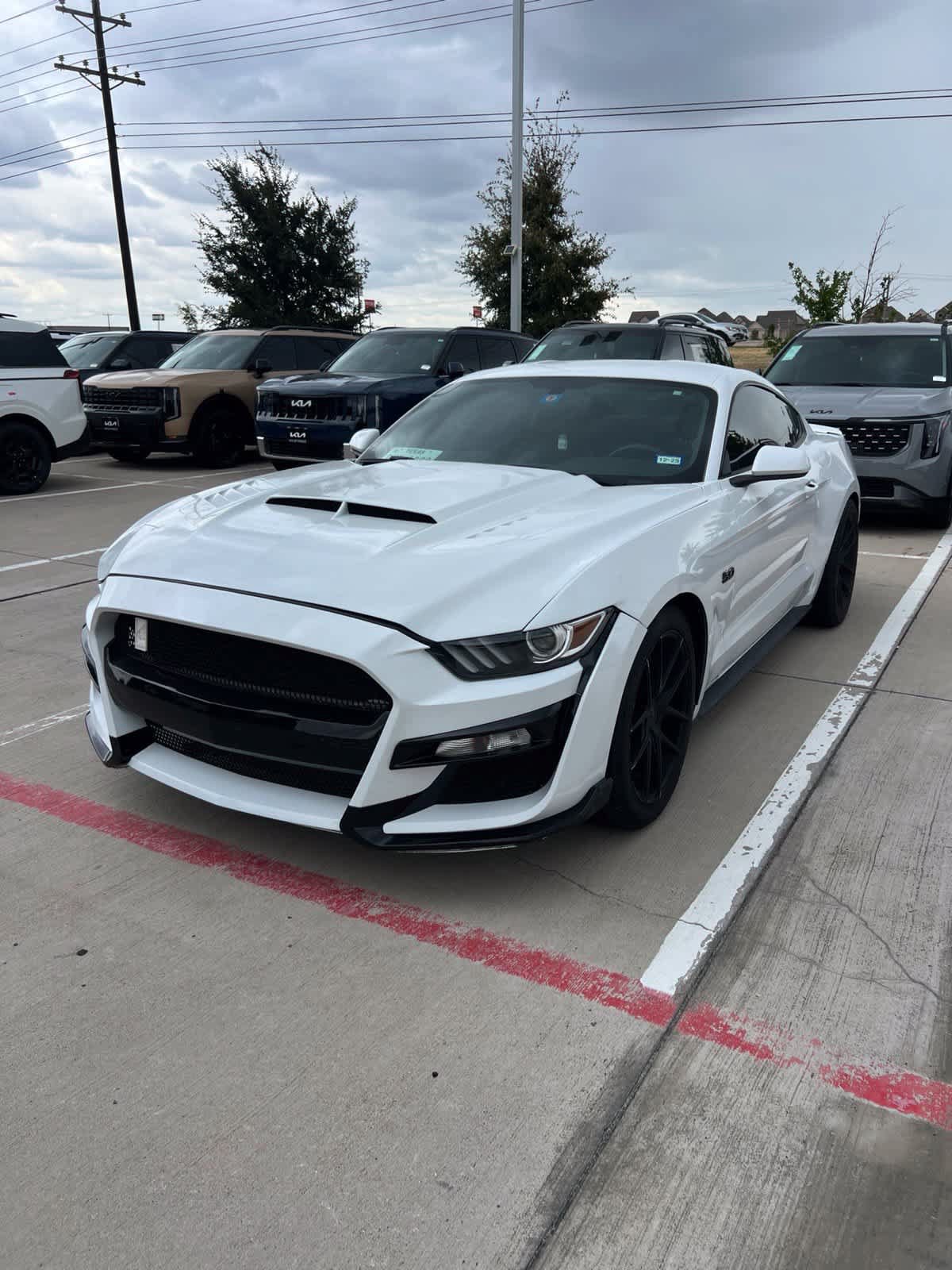 Used 2017 Ford Mustang GT RWD image 2