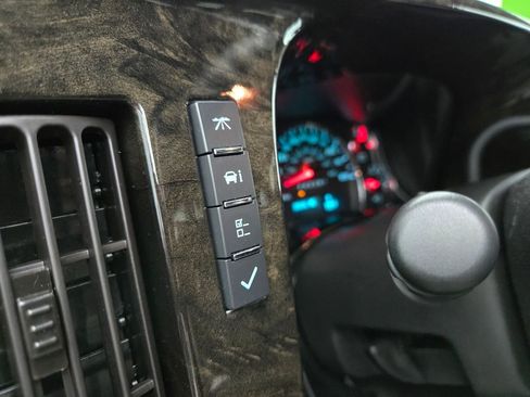 Used 2023 Chevrolet Express 2500 Extended image 23