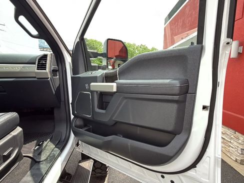 Used 2022 Ford F250 Lariat w/ Lariat Ultimate Package AWD/4WD image 31