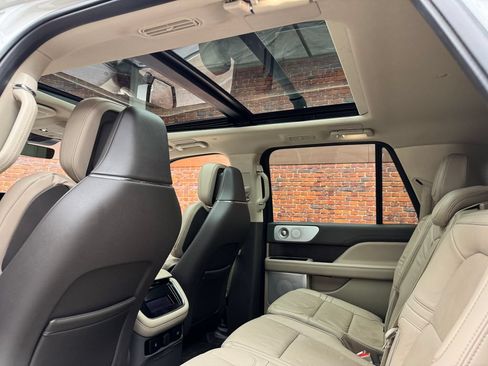 Used 2024 Lincoln Navigator L Reserve AWD/4WD image 3