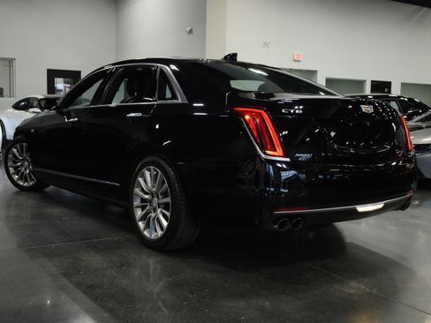 Used 2018 Cadillac CT6 Luxury image 4