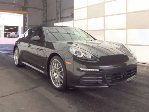 Used 2016 Porsche Panamera image 4