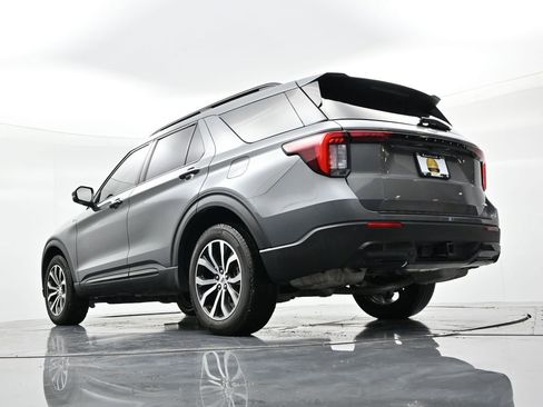 Used 2025 Ford Explorer ST-Line image 21