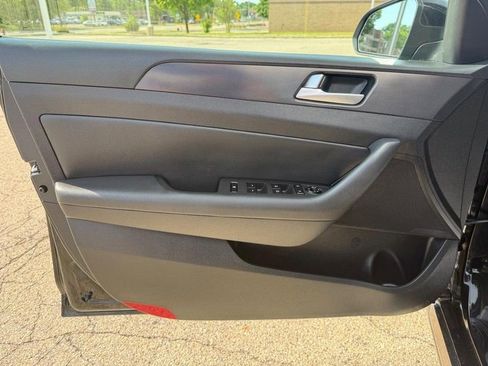Used 2016 Hyundai Sonata Sport w/ Option Group 02 FWD image 19