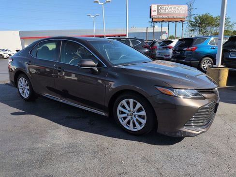 Used 2018 Toyota Camry LE w/ Moonroof Package FWD image 7