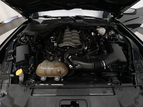 Used 2018 Ford Mustang GT w/ Black Accent Package RWD image 3