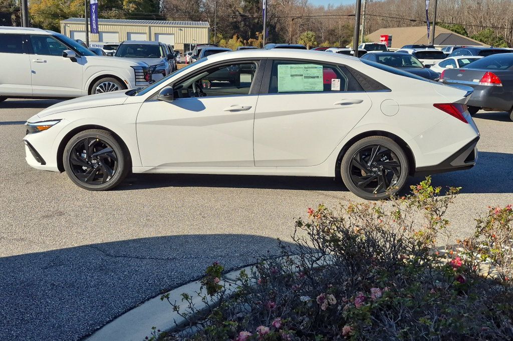 New 2026 Hyundai Elantra SEL Sport FWD image 9