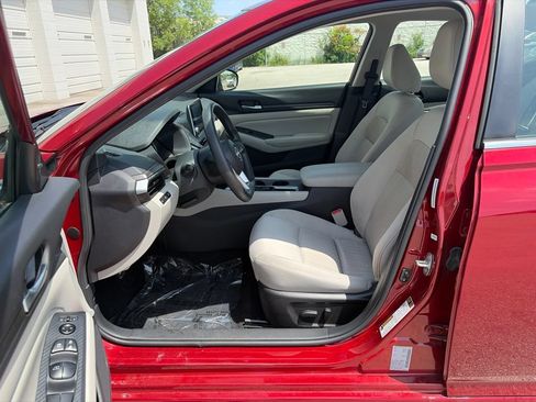 Used 2025 Nissan Altima 2.5 SV FWD image 18