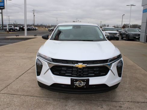 New 2026 Chevrolet Trax LS image 3