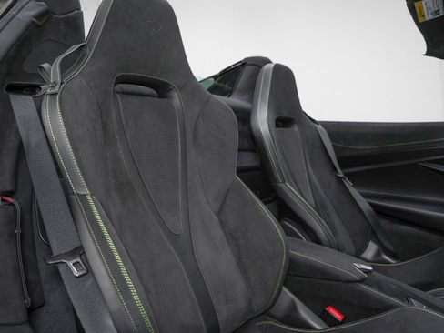 Used 2024 McLaren 750S Spider RWD image 29