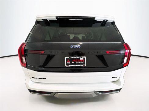 Used 2025 Ford Expedition Max Platinum w/ Platinum Ultimate Package AWD/4WD image 28