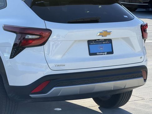 Used 2025 Chevrolet Trax LT image 8