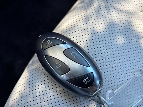 Used 2025 Hyundai Elantra Limited FWD image 25