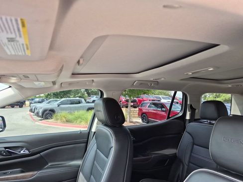 Used 2023 GMC Acadia Denali w/ Denali Ultimate Package FWD image 32
