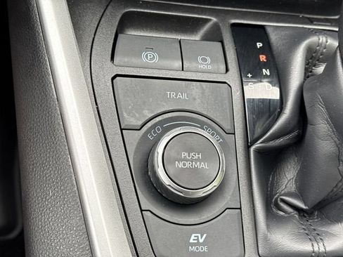 Used 2024 Toyota RAV4 XLE AWD/4WD image 25