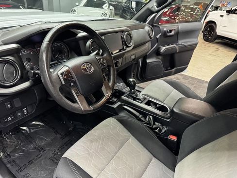 Used 2020 Toyota Tacoma TRD Sport w/ Technology Package RWD image 32