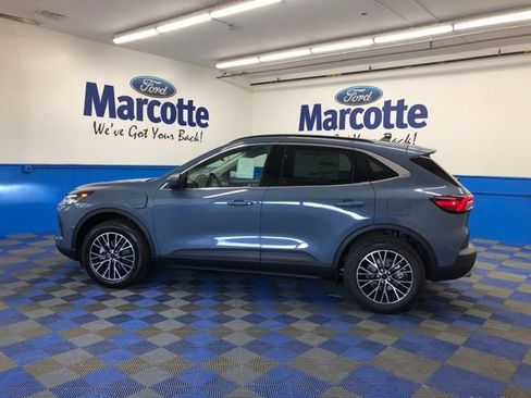 New 2025 Ford Escape SE image 2