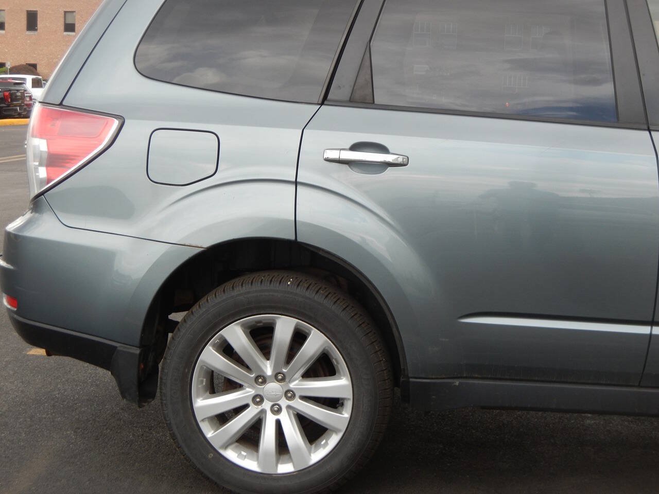 Used 2013 Subaru Forester 2.5X Premium w/ All-Weather Pkg AWD/4WD image 22