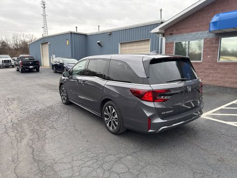 Used 2025 Honda Odyssey Elite image 4