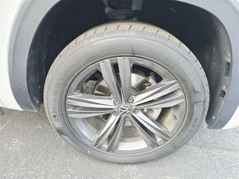 Used 2021 Volkswagen Atlas Cross Sport SE image 16