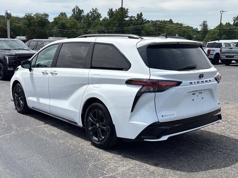 Used 2025 Toyota Sienna XSE AWD/4WD image 5