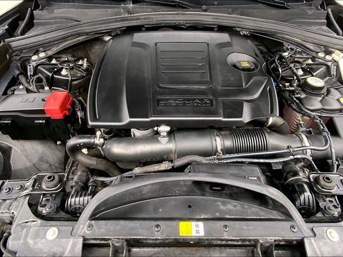 Used 2019 Jaguar F-PACE Portfolio image 31