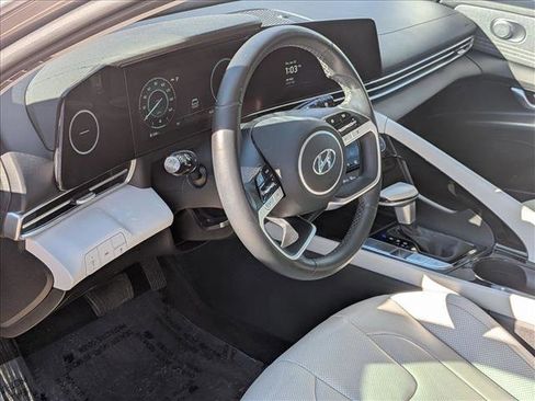 Used 2023 Hyundai Elantra Limited image 10