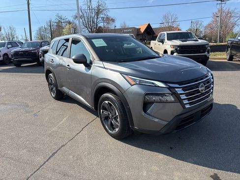 Used 2025 Nissan Rogue SV FWD image 7