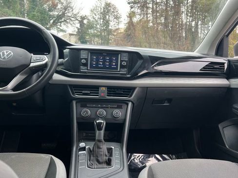 Used 2022 Volkswagen Taos S image 16