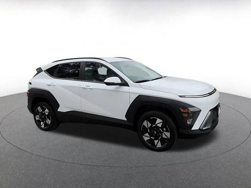 Used 2025 Hyundai Kona SEL image 2