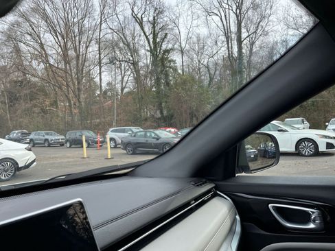 Used 2025 Jeep Compass Limited image 35