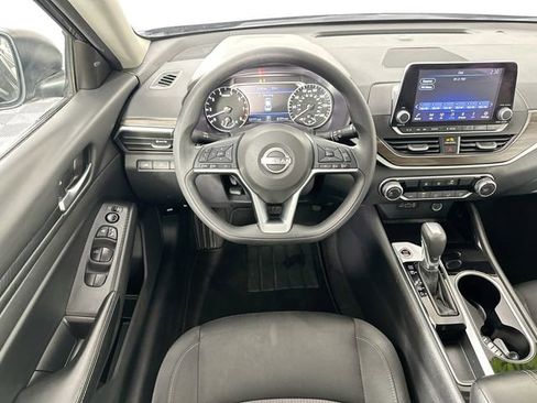 Used 2024 Nissan Altima 2.5 SV FWD image 20
