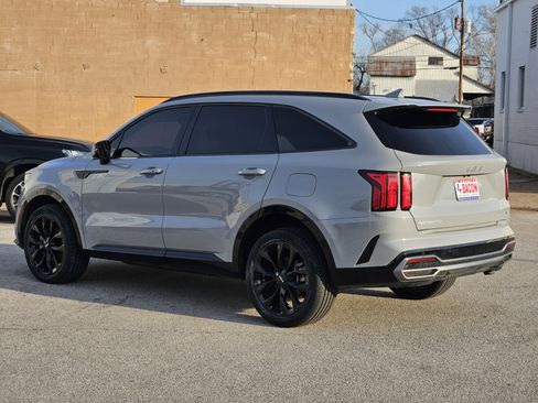 Used 2023 Kia Sorento SX image 4