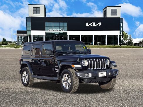Used 2018 Jeep Wrangler Unlimited Sahara AWD/4WD image 2