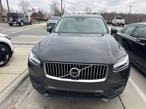 Used 2022 Volvo XC90 T5 Momentum w/ Advanced Package image 2