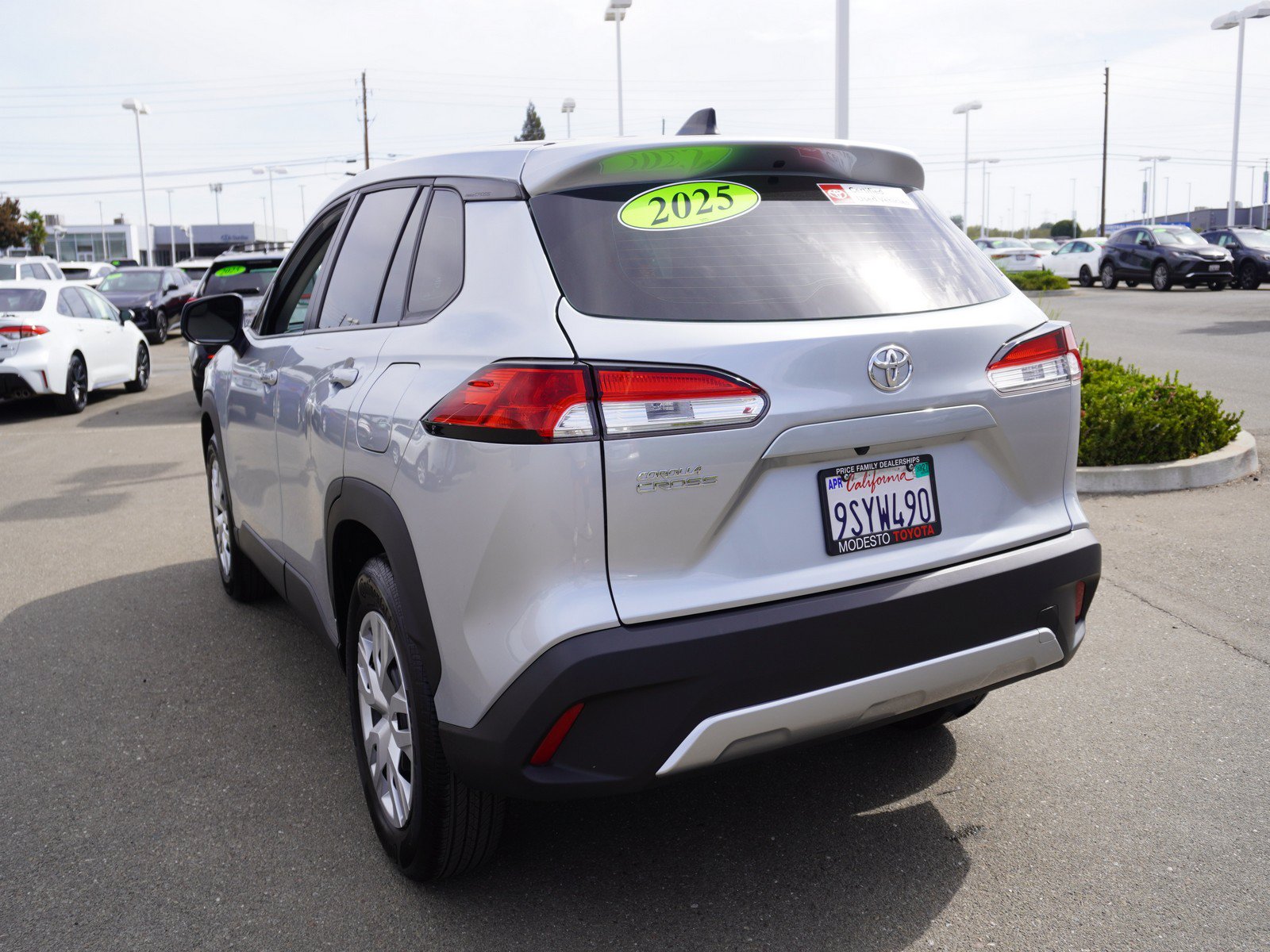 Used 2025 Toyota Corolla Cross L FWD image 8