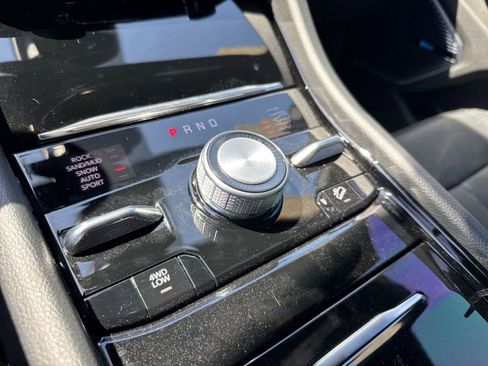 New 2024 Jeep Grand Cherokee Overland w/ Trailer Tow Package image 19