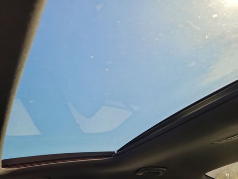 Used 2025 Genesis G70 2.5T w/ Sport Prestige Package image 22