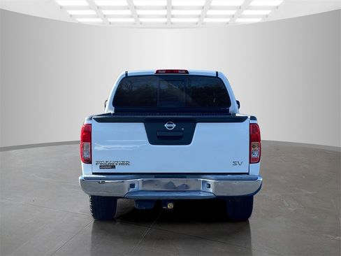 Used 2015 Nissan Frontier SV image 8