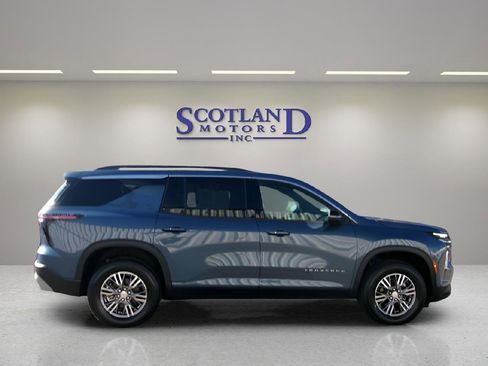 Used 2025 Chevrolet Traverse LT image 5