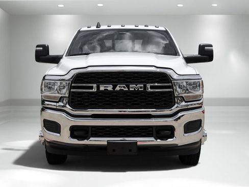 Used 2024 RAM 3500 Tradesman w/ Chrome Appearance Group AWD/4WD image 4