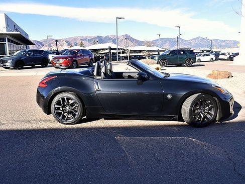 Used 2019 Nissan 370Z Touring image 11