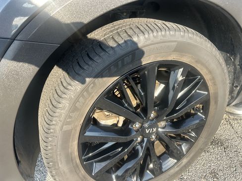 Used 2020 Kia Telluride SX w/ Towing Package FWD image 12